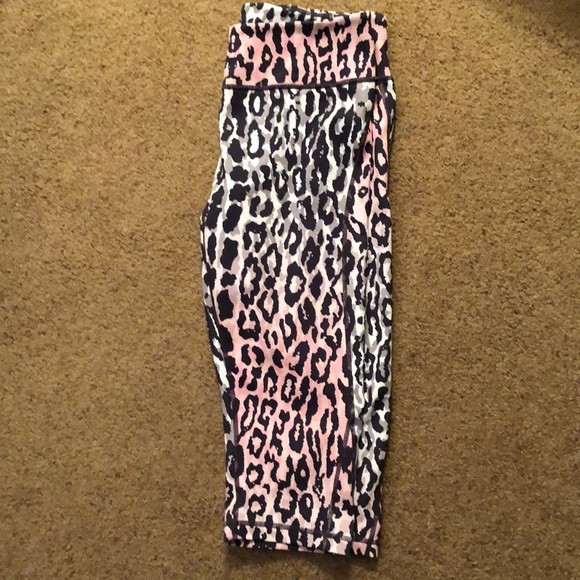 Zella leopard capris - Picture 2 of 4